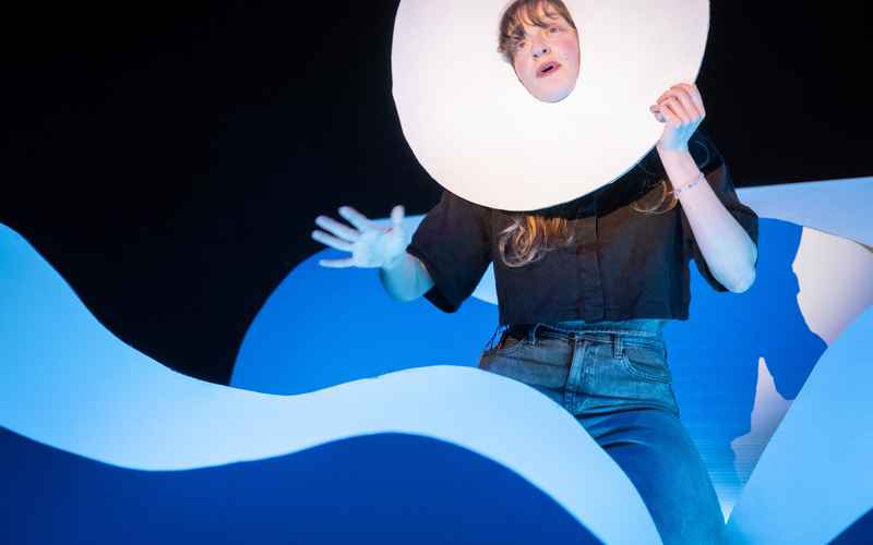 7. Er rent een berg voorbij - Kurt van der Elst - LR