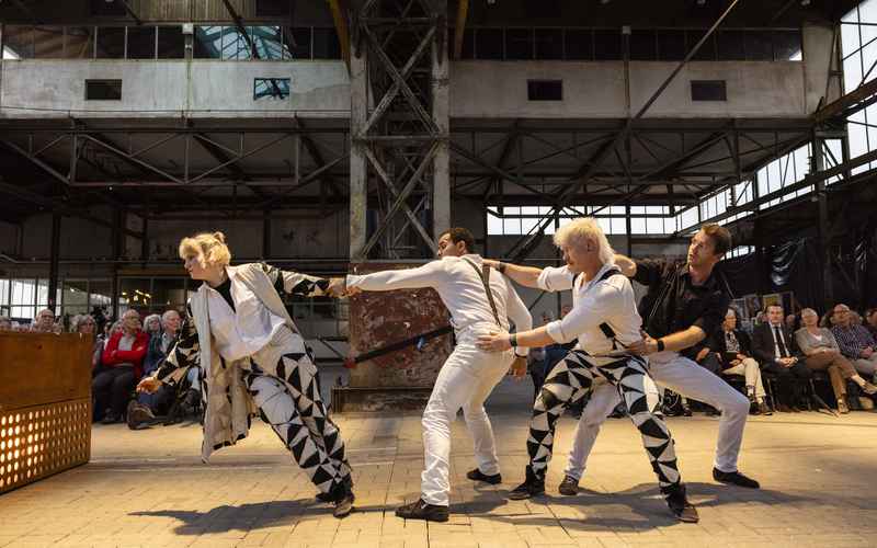 InYourHands - Tall Tales - foto door Mirella Beau