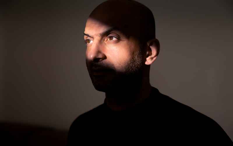 Sadettin K. - FIRST MAN - door Ruby Cruden (liggend)